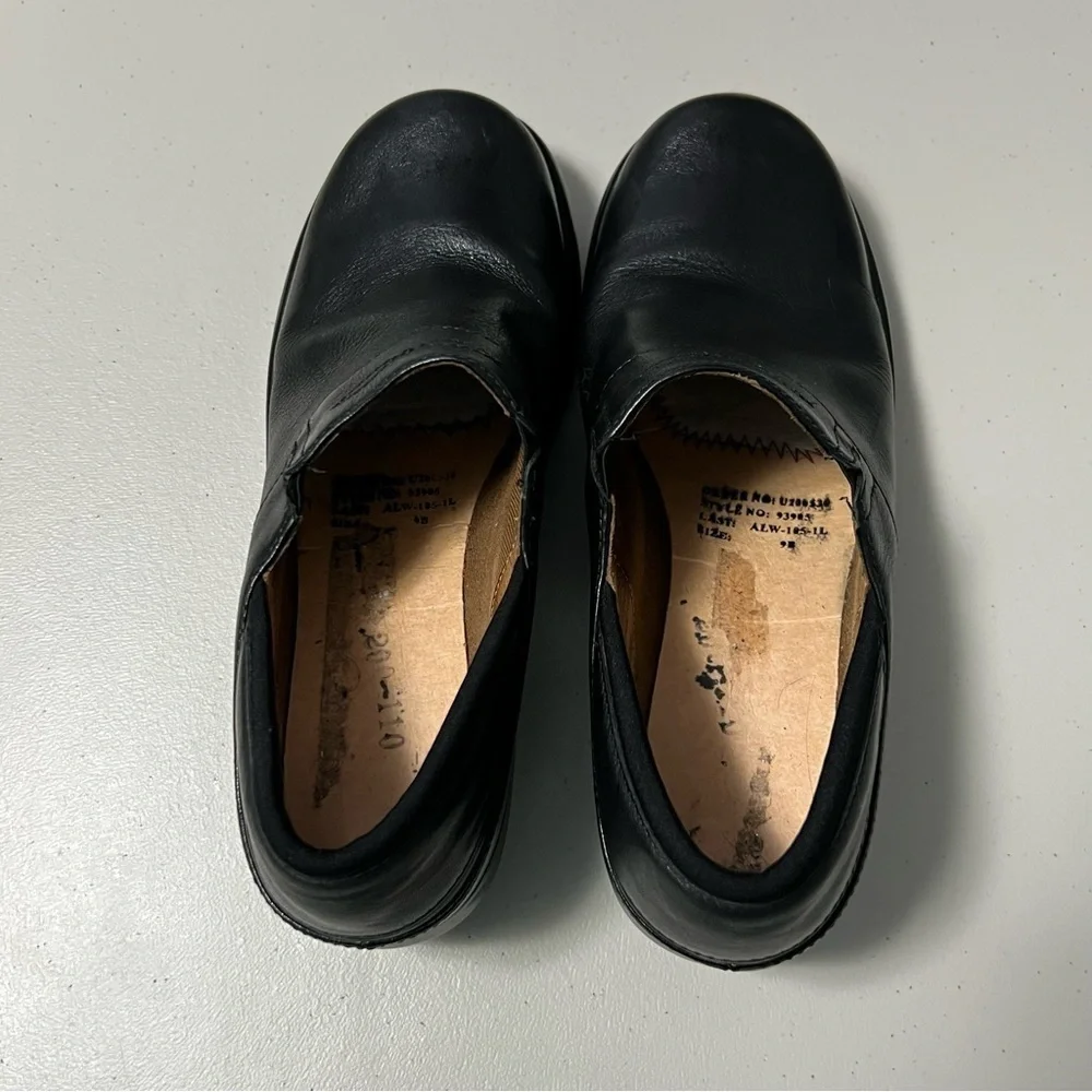 ARIAT Slip On Black Leather Clogs - Picture 4 of 14